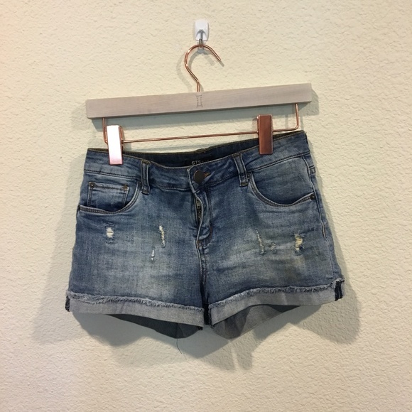 STS Blue Pants - STS Blue raw cuffed hem boyfriend shorts STS Blue Pants - STS Blue raw cuffed hem boyfriend shorts